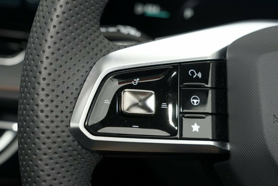 2024 MY24.5 MG HS AS33 Essence SUV Image 16