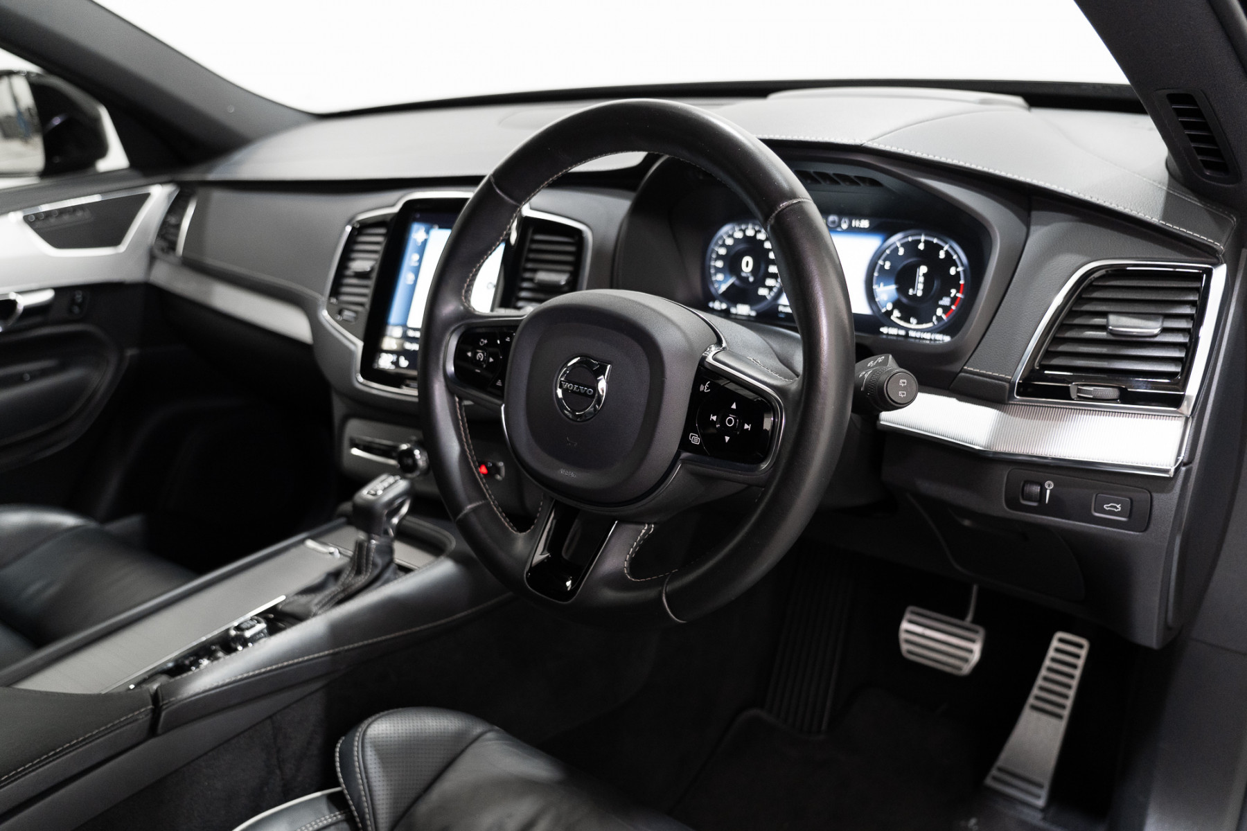 2021 Volvo XC90 T6 R-Design (Awd) SUV Image 13
