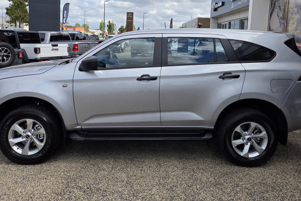 2026 Isuzu MU-X RJ LS-M SUV Image 6
