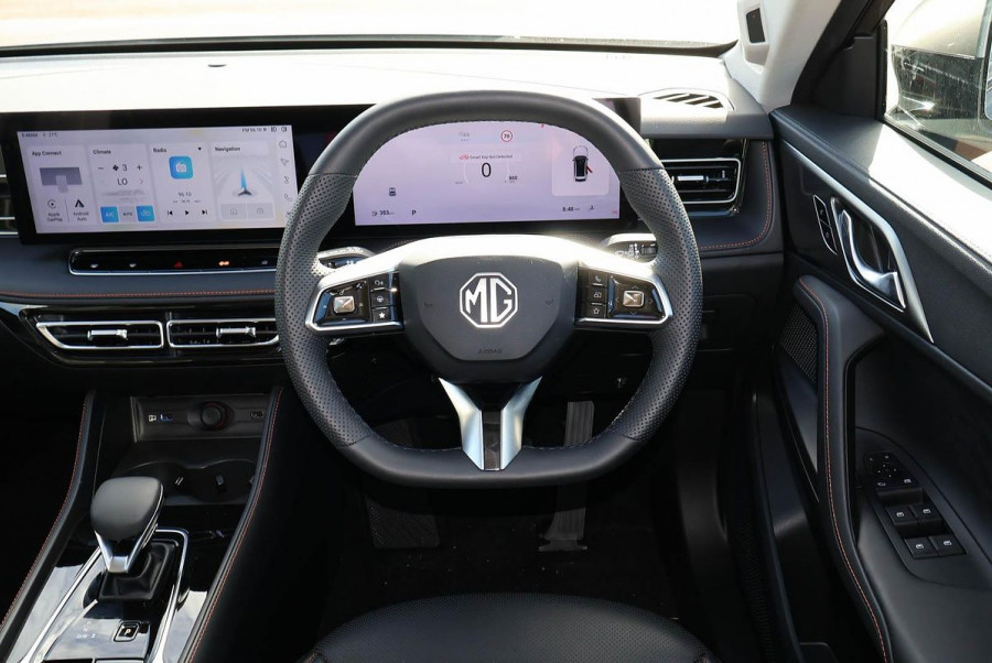 2024 MG HS AS33 Essence SUV Image 8