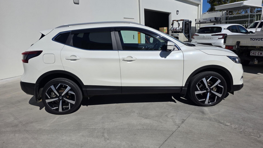 2017 Nissan QASHQAI J11 ST SUV Image 2