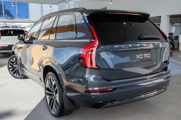 2026 Volvo XC90 L Series Ultra B5 Dark SUV Image 8