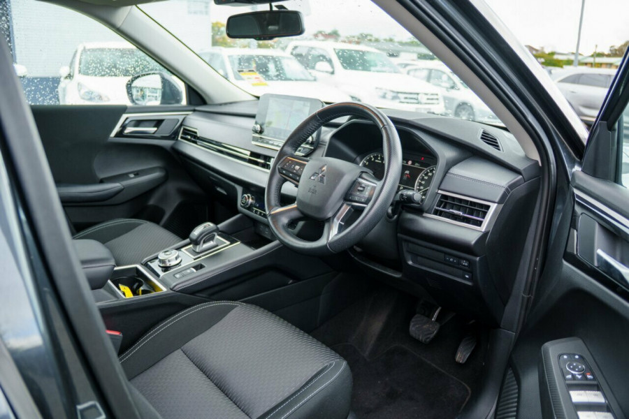 2024 Mitsubishi Outlander ZM LS SUV Image 16