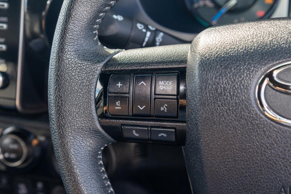2025 Toyota HiLux GUN126R Rogue 48V Ute Image 17