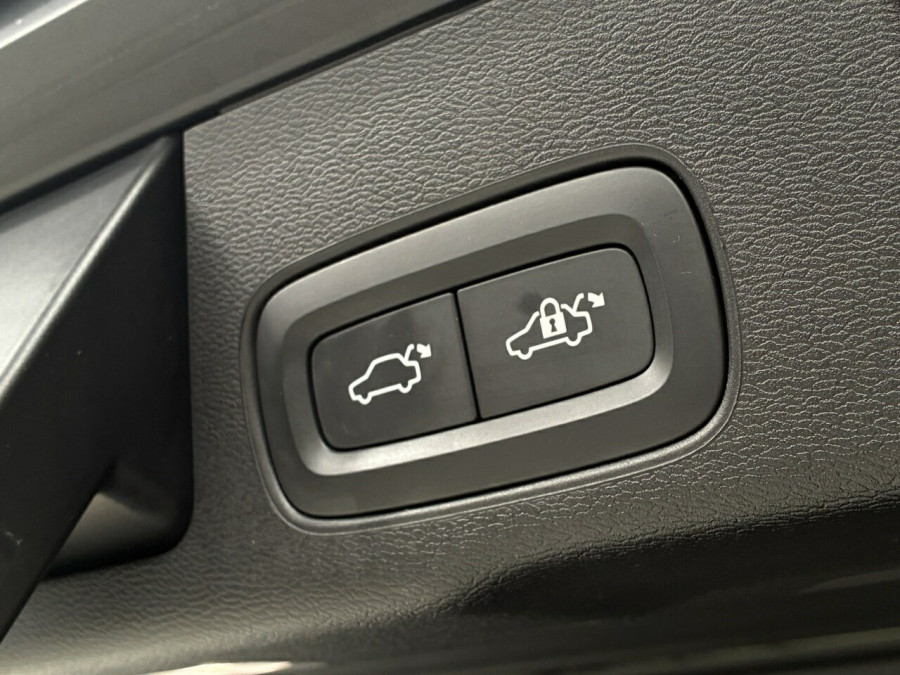 2022 MY23 Volvo XC60 UZ Recharge Ultimate T8 Plug-in Hybrid SUV Image 11