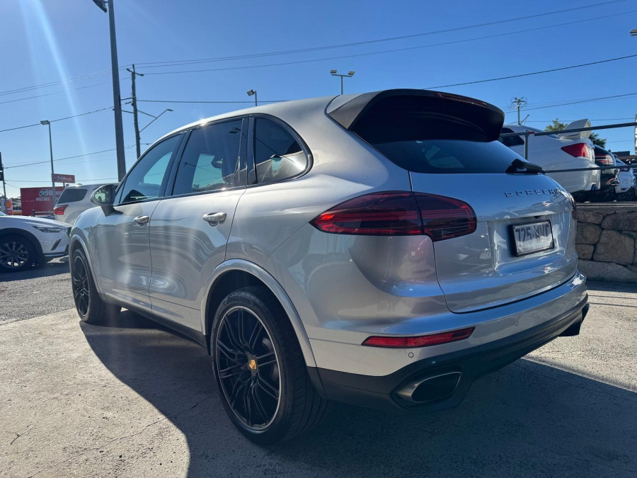 2016 MY17 Porsche Cayenne 92A Platinum Edition SUV Image 8