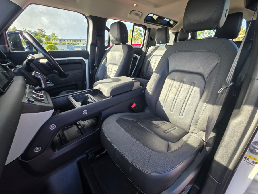 2020 MY21 Land Rover Defender L663 110 D300 SE SUV Image 34
