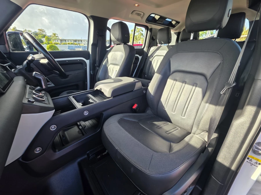 2020 MY21 Land Rover Defender L663 110 D300 SE SUV Image 34