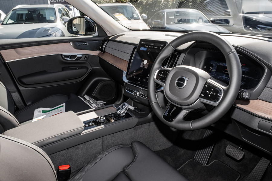 2026 Volvo XC90 L Series Plus T8 Plug-in Hybrid Dark SUV Image 7