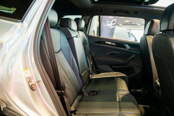 2026 Volkswagen Tayron R4 200TSI eHybrid R-Line SUV Image 11