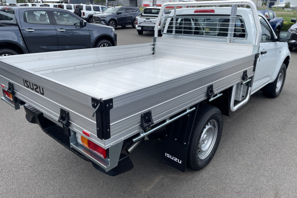 2026 MY25.5 Isuzu D-MAX RG SX High Ride Cab Chassis Image 2
