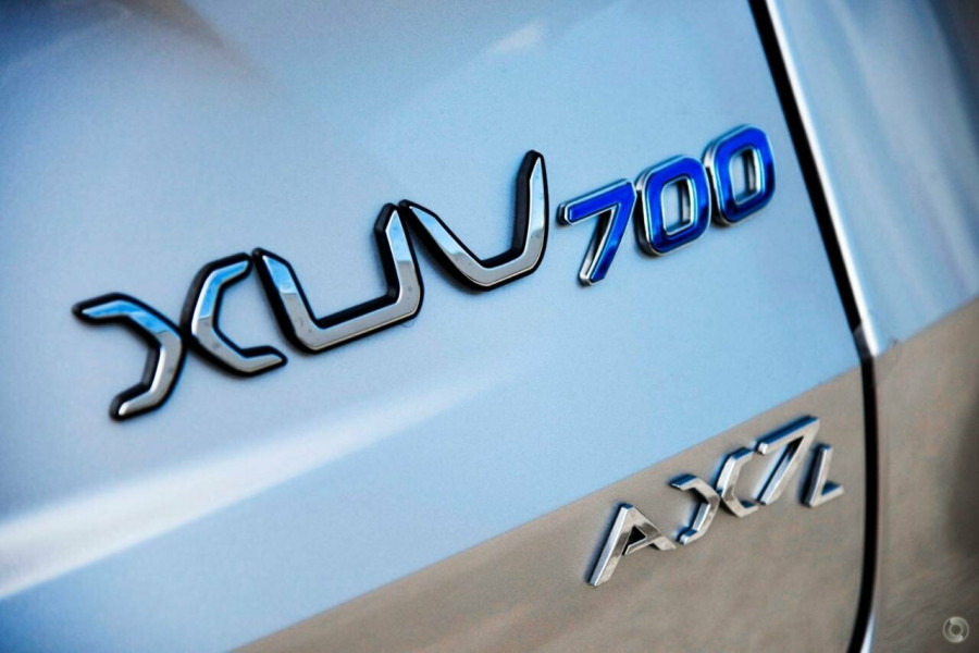 2025 Mahindra XUV700  AX7L SUV Image 7