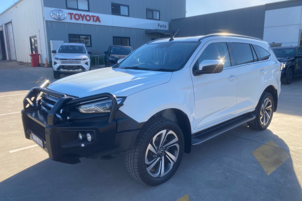 2021 Isuzu MU-X RJ LS-T SUV Image 3