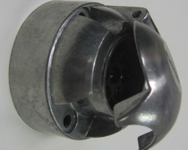 <img src="7 pin round trailer socket