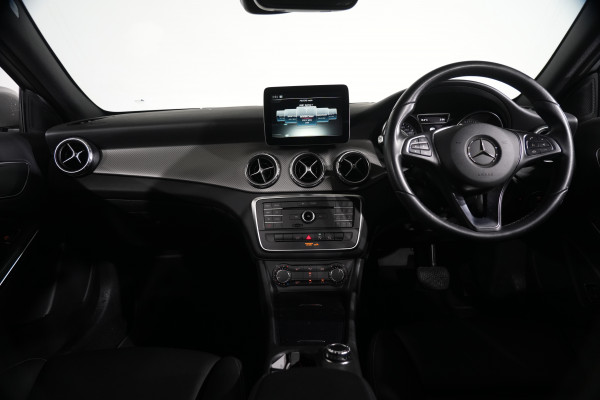 2017 Mercedes-Benz GLA-Class 180 SUV Image 13