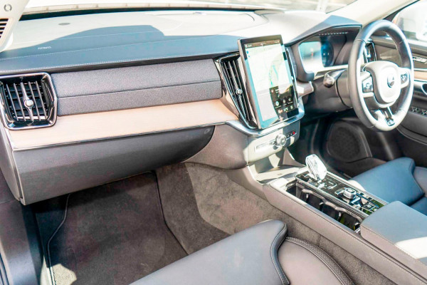 2026 Volvo XC90 L Series Plus B5 Bright SUV Image 3