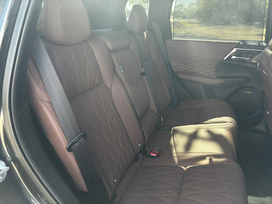 2025 Mitsubishi Outlander ZM Exceed Tourer SUV Image 12