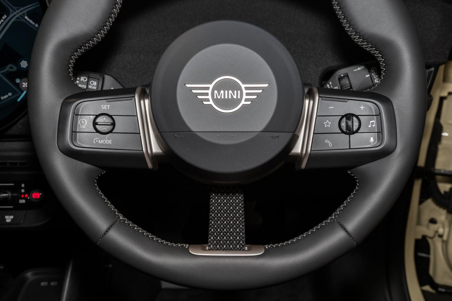 2026 MINI Cooper J01 SE Favoured Hatch