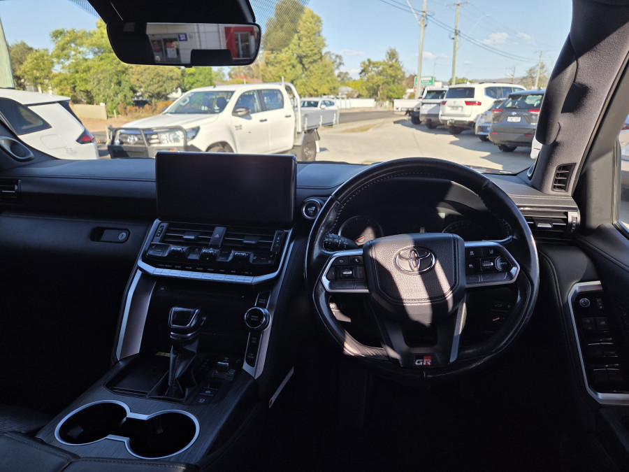 2022 Toyota LandCruiser FJA300R GR Sport SUV Image 16
