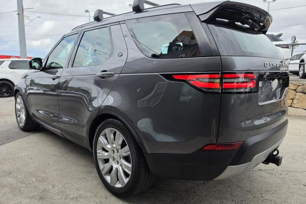 2018 Land Rover Discovery Series 5 HSE Luxury SUV Image 11