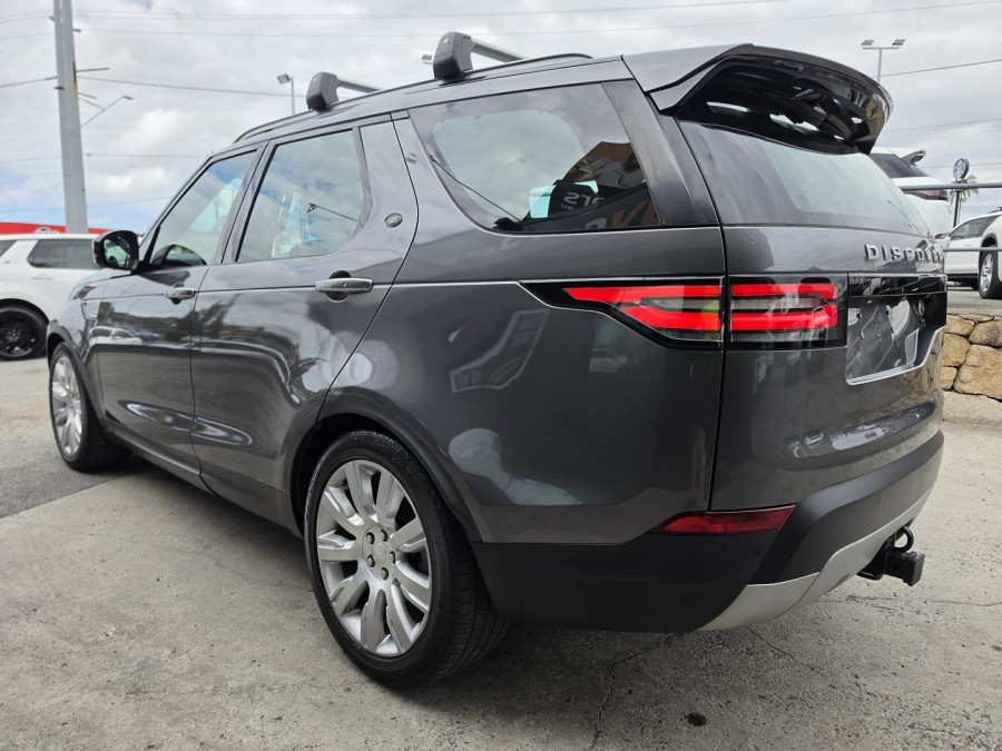 2018 Land Rover Discovery Series 5 HSE Luxury SUV Image 11