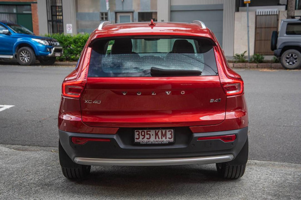 2023 Volvo XC40  Ultimate B4 Bright SUV Image 5