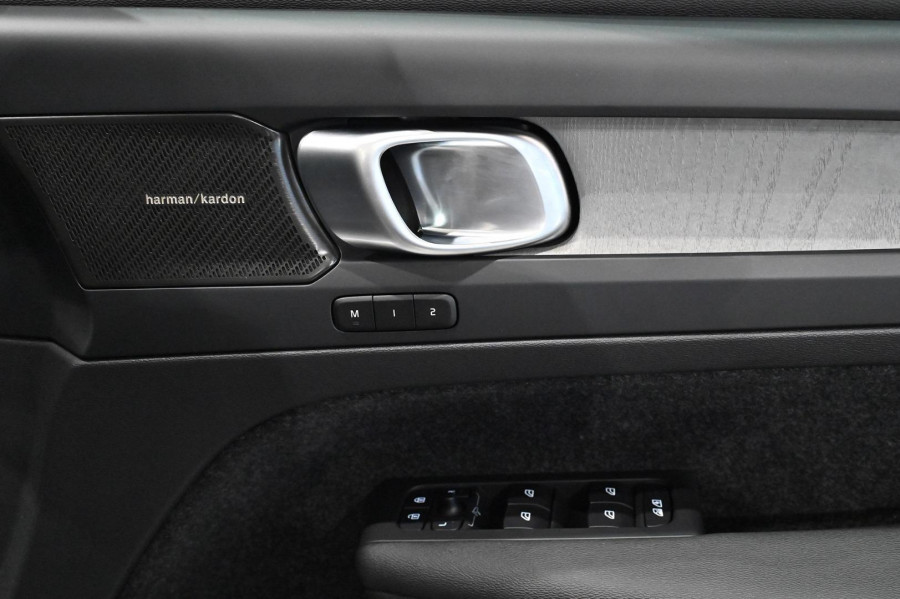 2026 Volvo XC40 XZ Ultra B4 Dark SUV Image 14