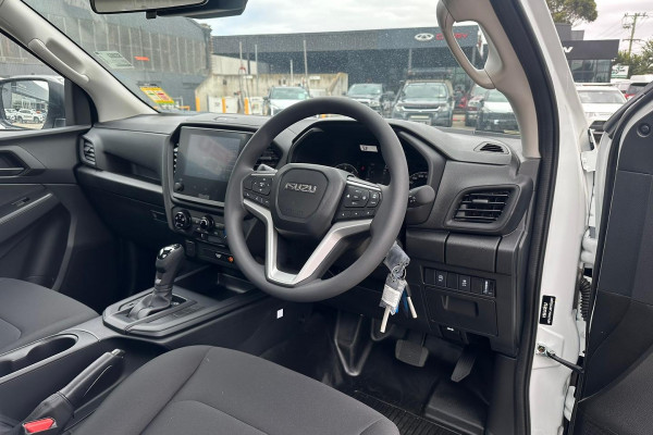 2026 MY25.5 Isuzu D-MAX RG SX High Ride Cab Chassis Image 9