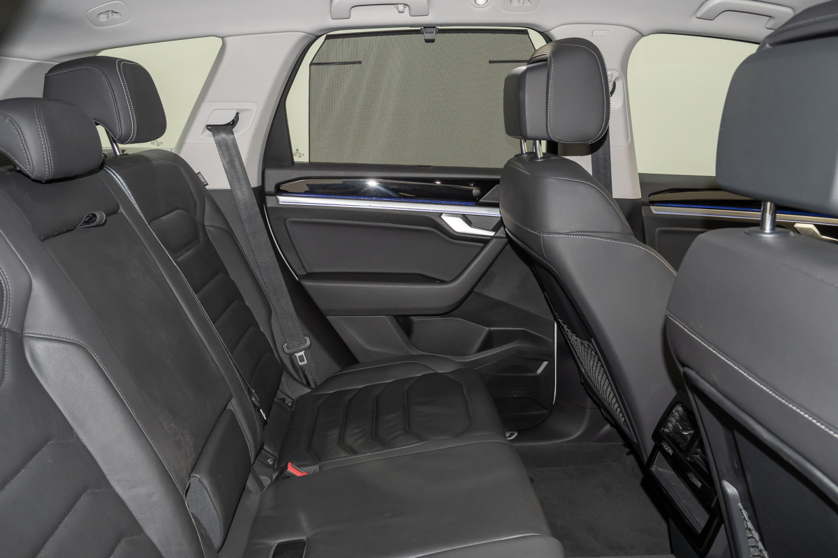 2021 Volkswagen Touareg 170tdi SUV Image 3