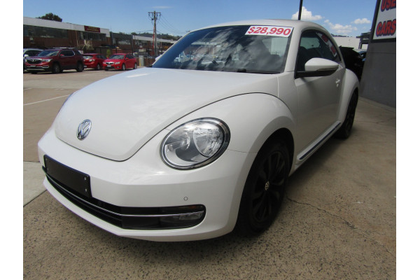 2013 Volkswagen Beetle 1L The Beetle Coupe Image 3