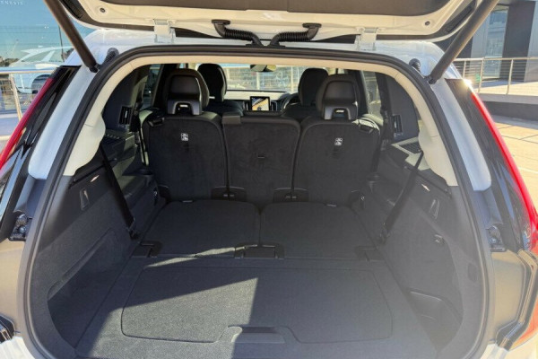 2026 Volvo XC90 L Series Plus T8 Plug-in Hybrid Dark SUV Image 23