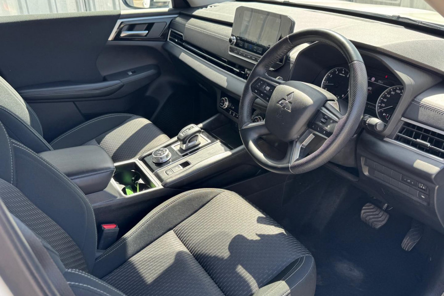 2022 MY22.5 Mitsubishi Outlander ZM LS SUV Image 21