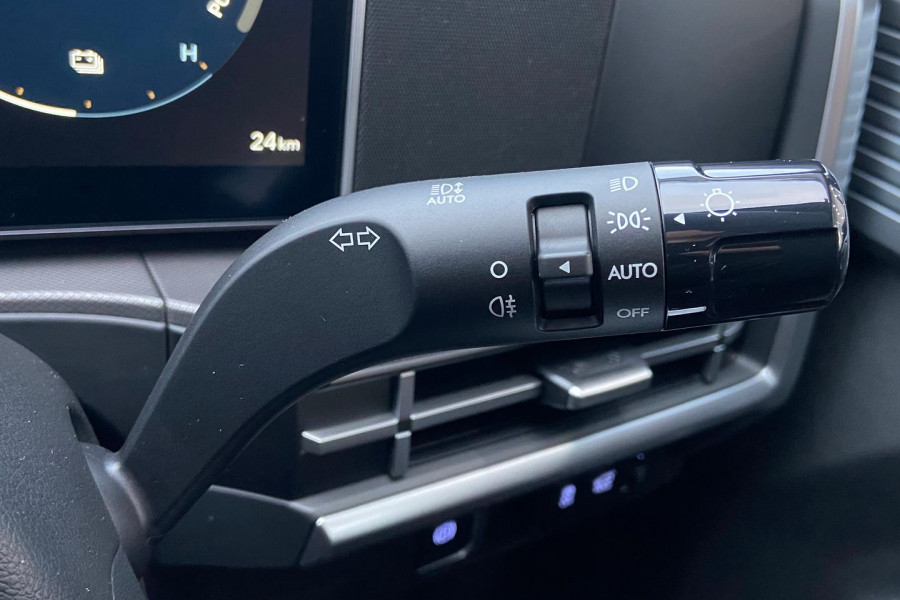 2025 Hyundai Santa Fe MX5.V1 Hybrid SUV Image 29