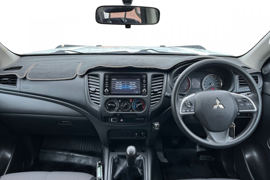 2019 Mitsubishi Triton MR GLX Cab Chassis Image 9