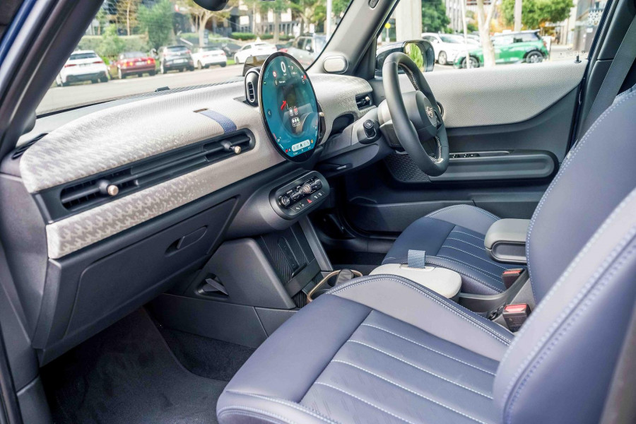 2025 MINI Cooper F65 C Favoured Hatch