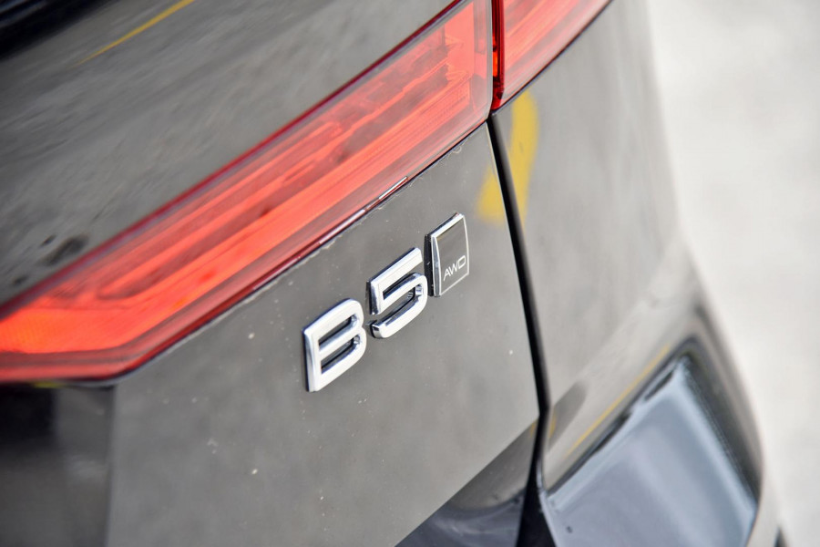 2023 Volvo XC60  Ultimate B5 Bright SUV Image 25