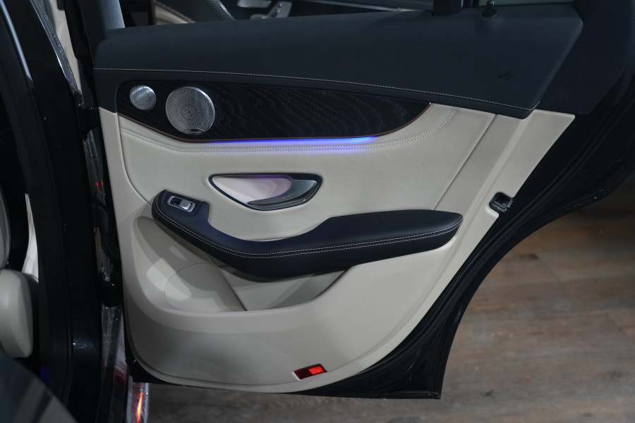 2020 Mercedes-Benz EQC EQC400 SUV Image 32