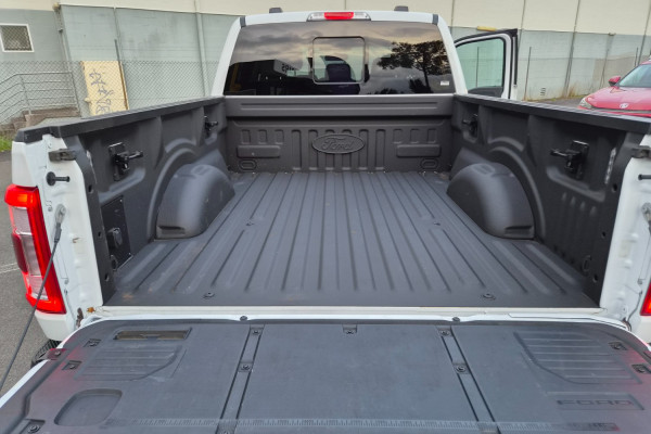 2023 Ford F-150  Lariat Dual Cab Image 29