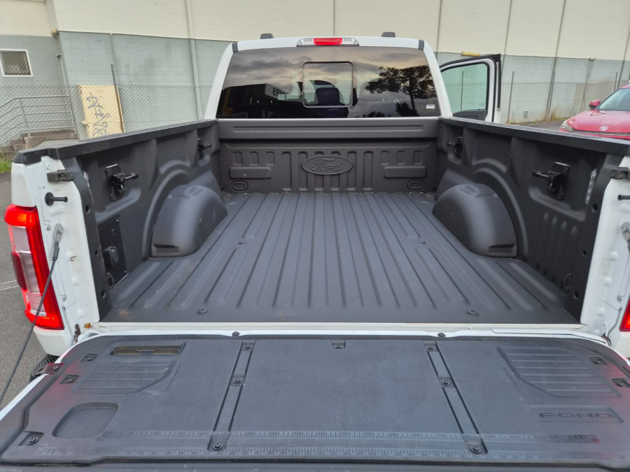 2023 Ford F-150  Lariat Dual Cab Image 29