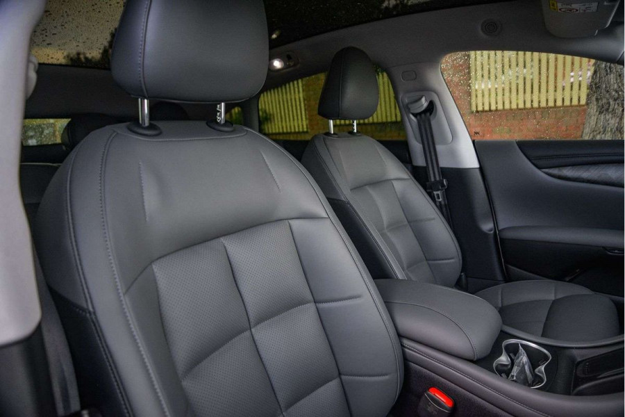 2026 MG IM5 P12L Premium Hatch Image 17