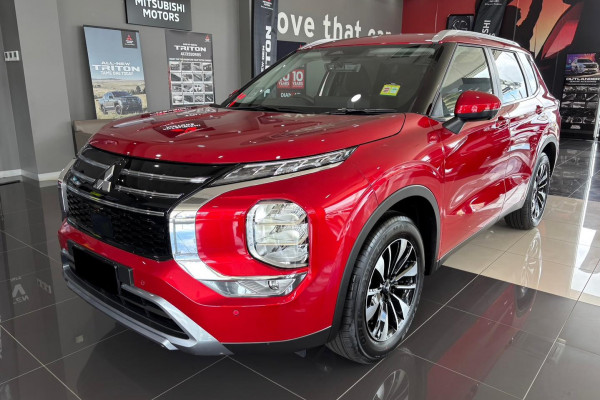 2025 Mitsubishi Outlander ZM LS SUV Image 3