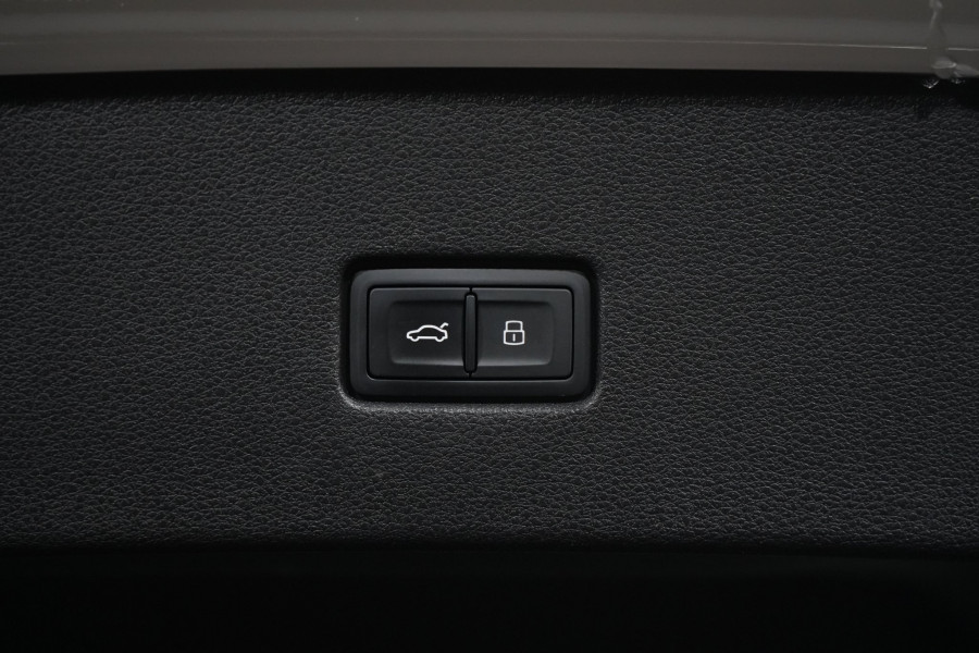 2020 Audi SQ8 F1 TDI SUV Image 36