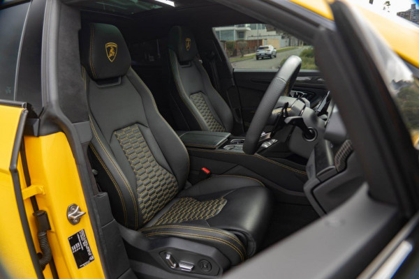 2022 Lamborghini Urus SUV Image 11