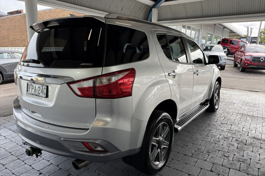 2017 Isuzu MU-X LS-T SUV Image 7