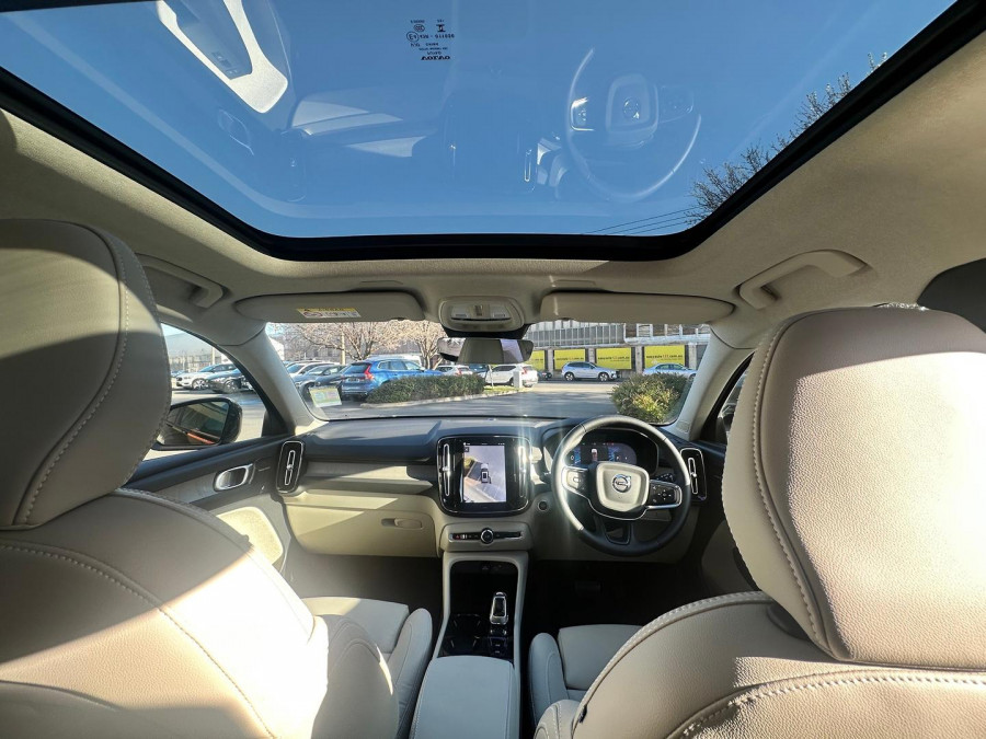 2026 Volvo XC40 XZ Ultra B4 Dark SUV Image 17