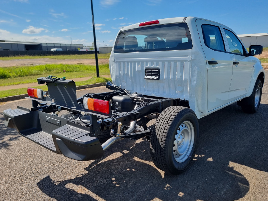2026 Isuzu D-MAX RG SX Cab Chassis Image 3