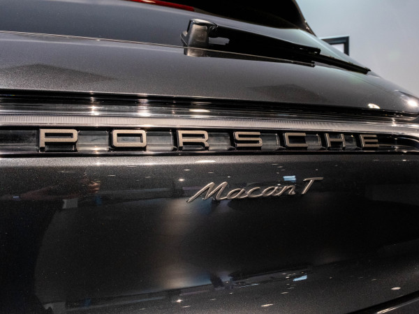 2023 Porsche Macan 95B T SUV image 14