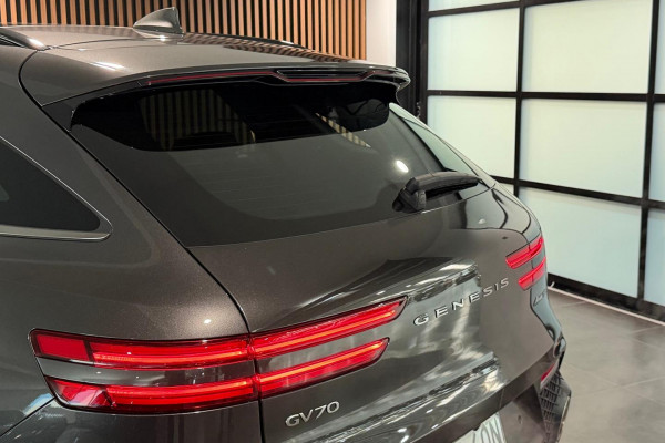 2024 Genesis GV70 JK.V2 3.5T AWD Sport SUV Image 7