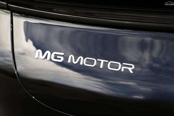 2026 MG IM5 P12L Performance Hatch Image 13