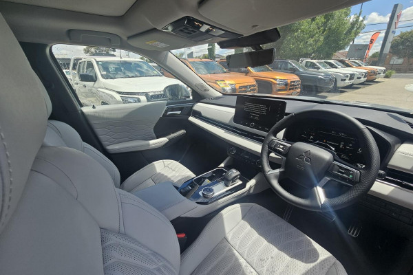 2025 Mitsubishi Outlander ZM Exceed SUV Image 13